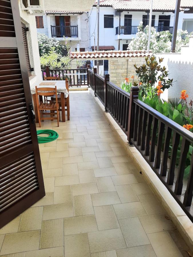 House Kosmas On The Beach Сарті Екстер'єр фото