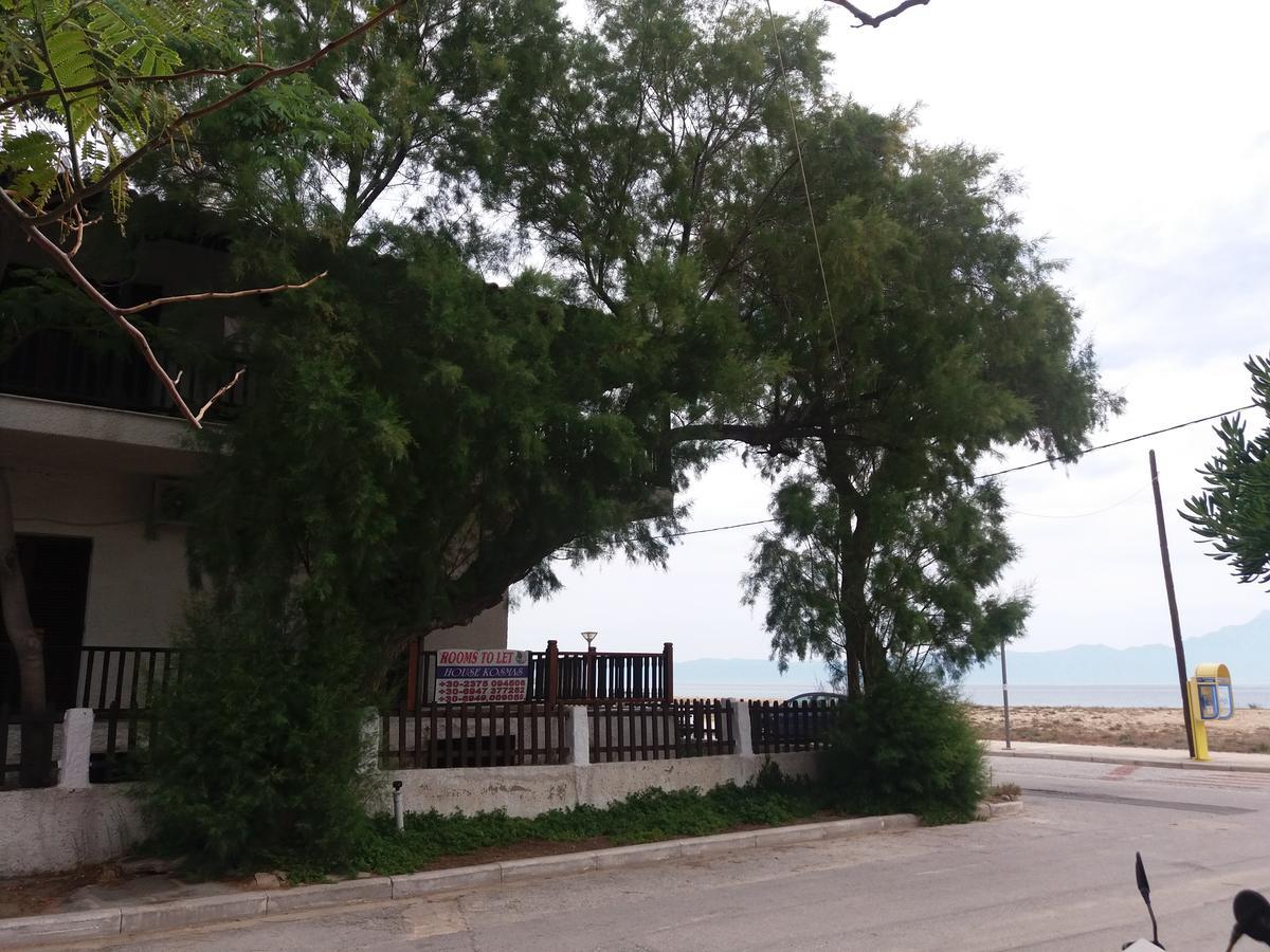 House Kosmas On The Beach Сарті Екстер'єр фото
