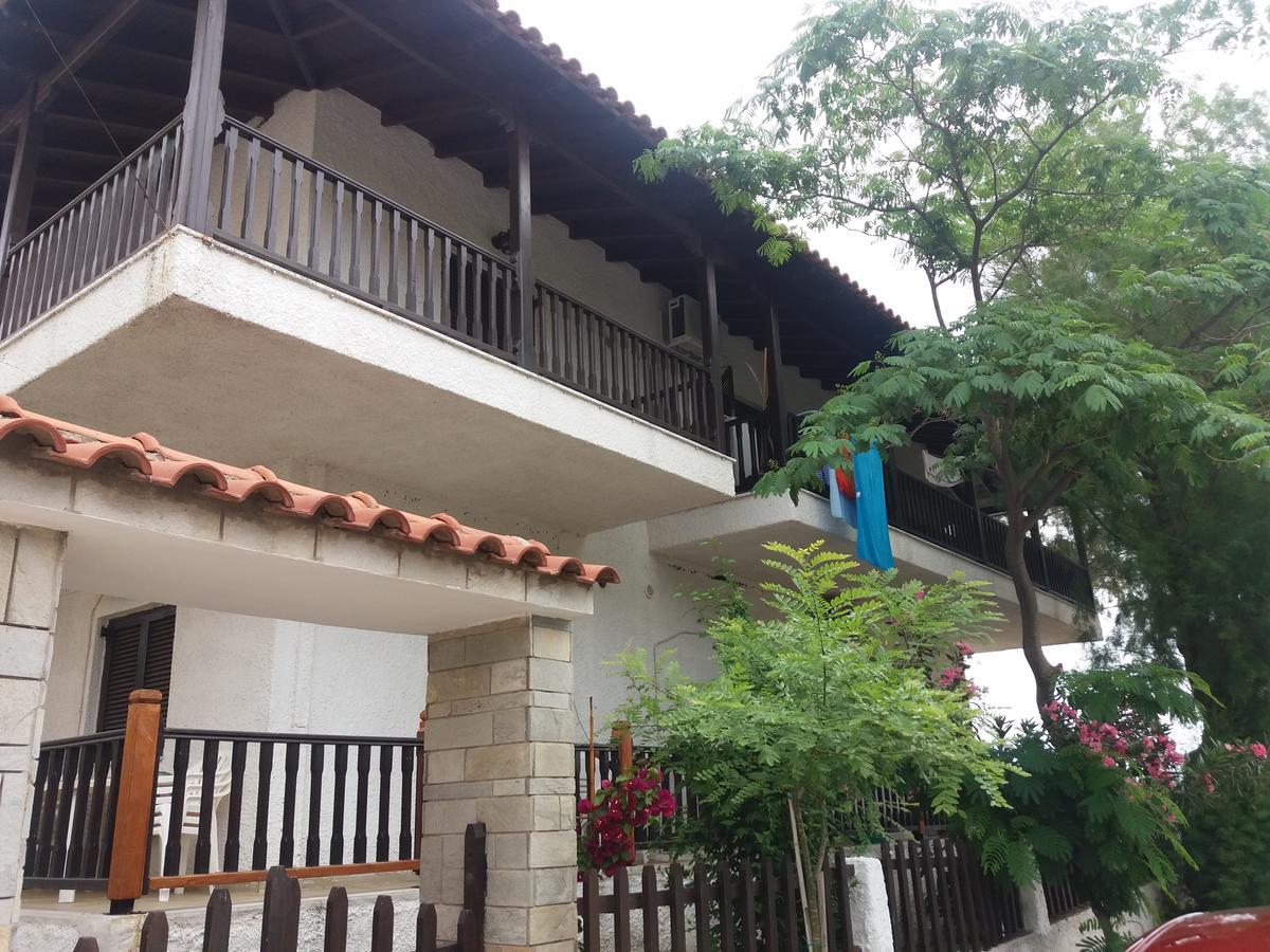 House Kosmas On The Beach Сарті Екстер'єр фото