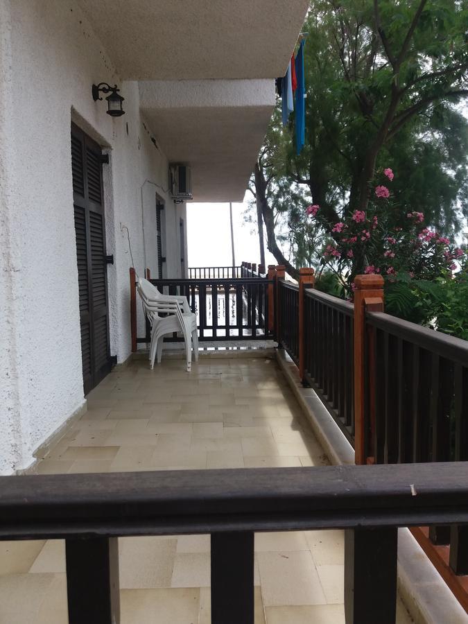 House Kosmas On The Beach Сарті Екстер'єр фото